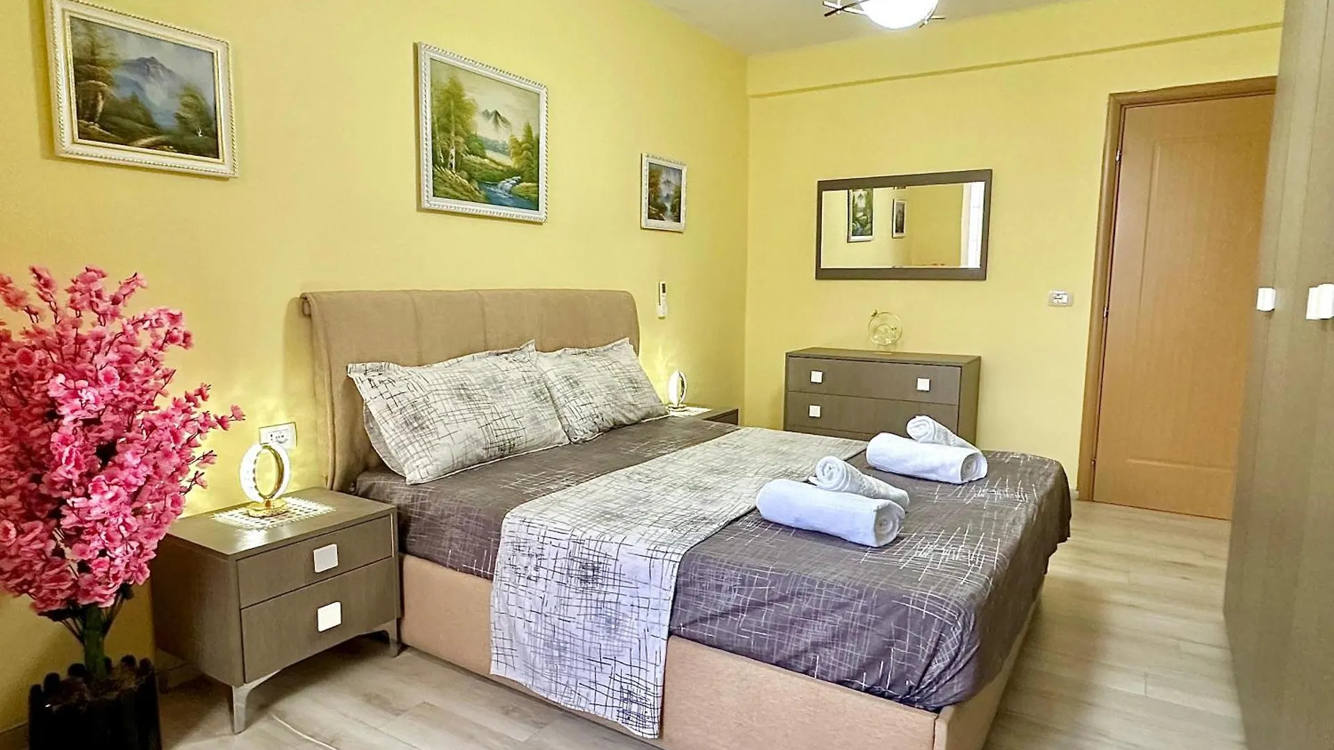 Cozy Modern Apartment Tirana