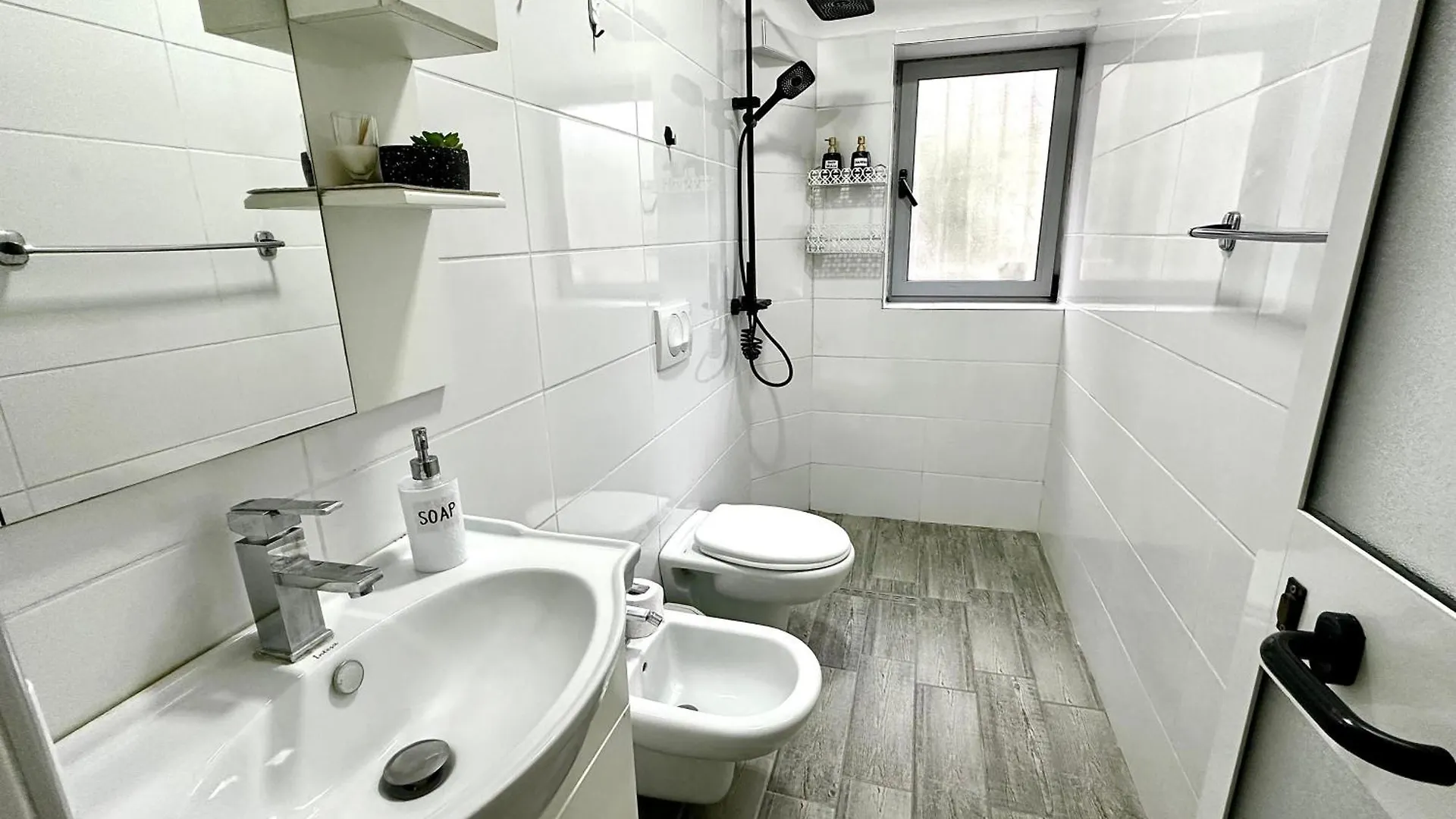 Cozy Modern Apartment Tirana